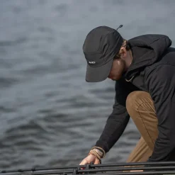 Avid Carp Casquettes, Visières & Chapeaux * Casquette Stealth Black Waterproof 5-Panel Cap - Noir